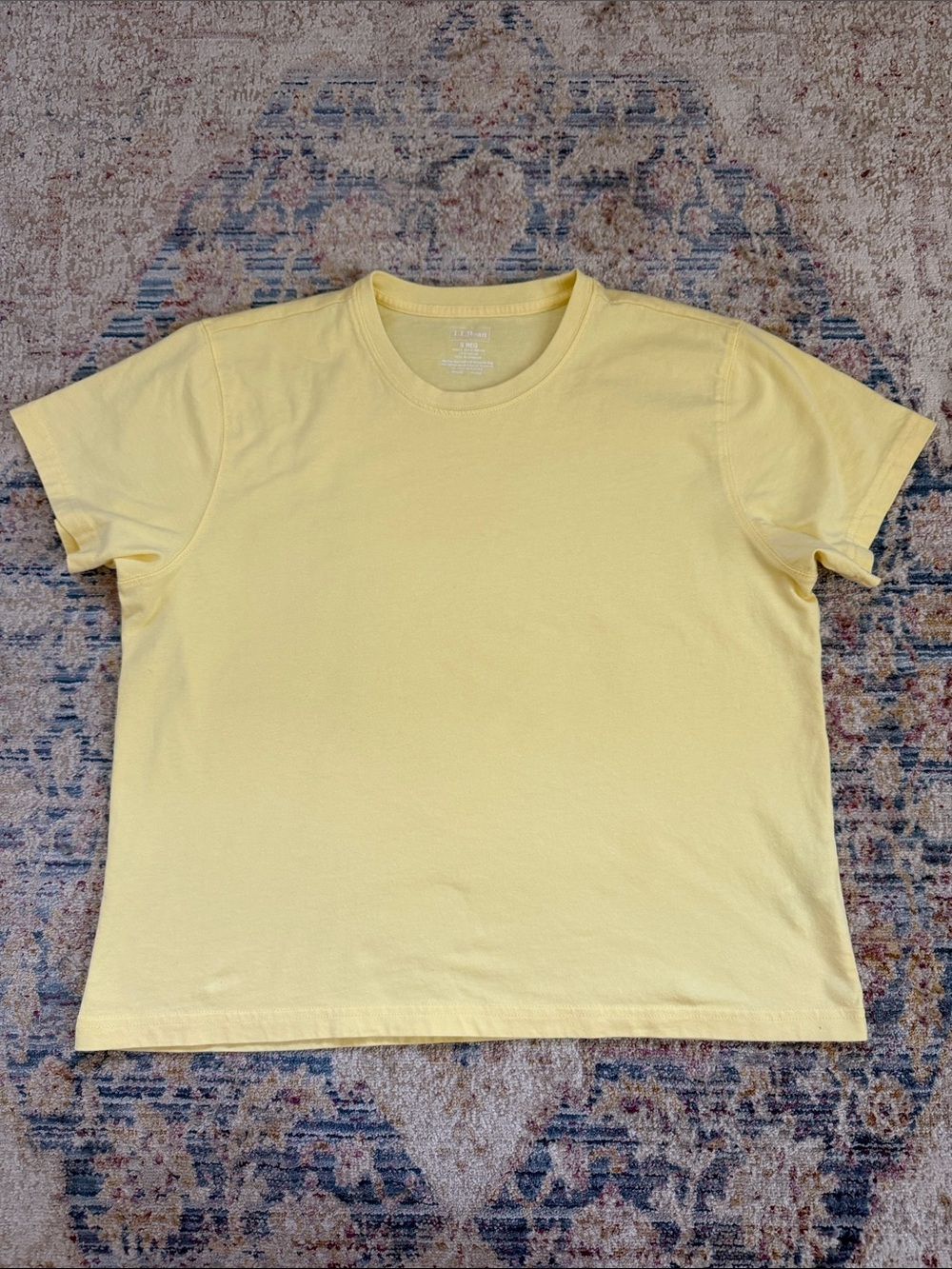 😎 L.L. Bean pale yellow crewneck cotton tee. Size S regular.